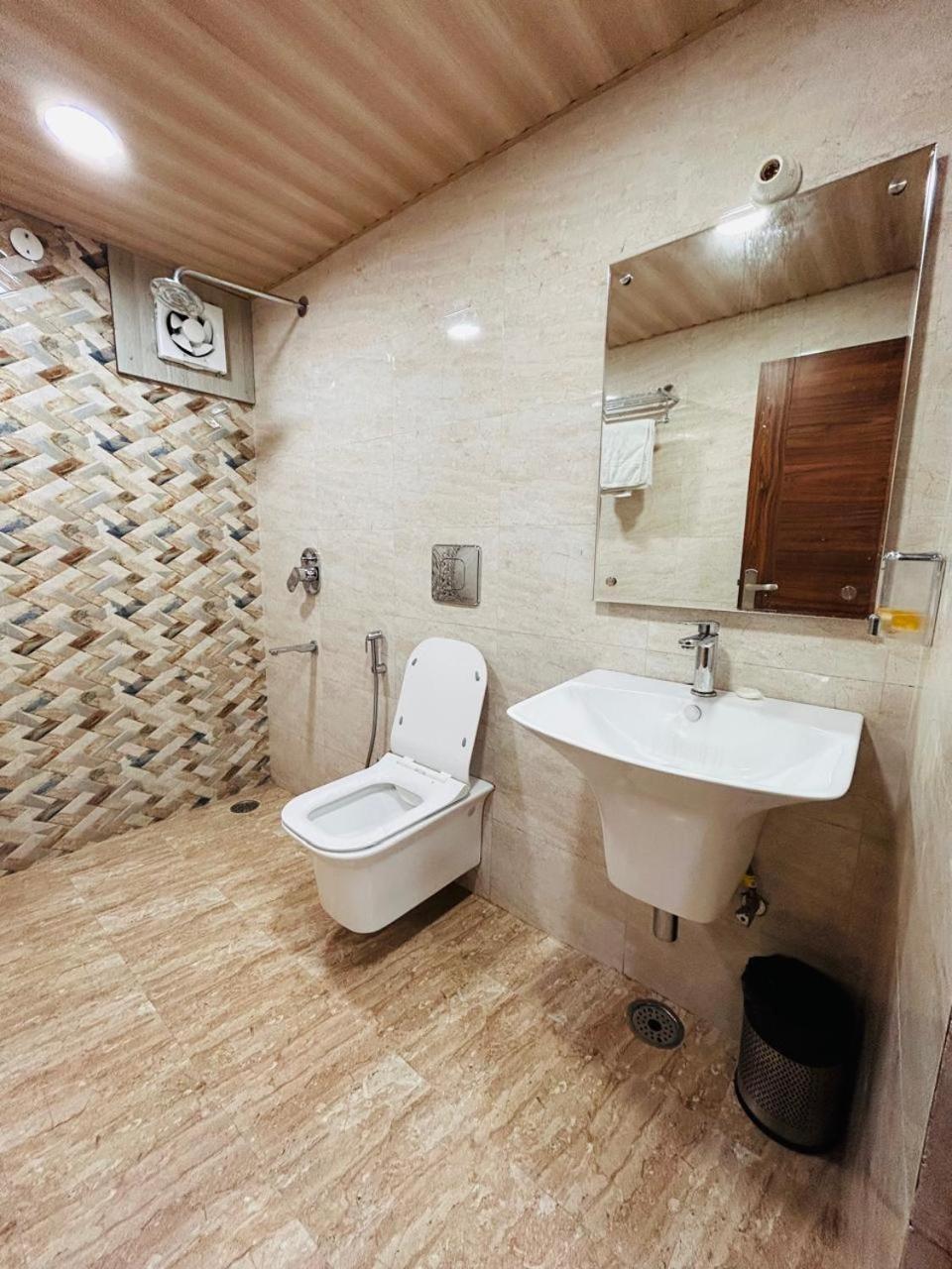 Yog Maya Regency B&B Shimla Eksteriør billede