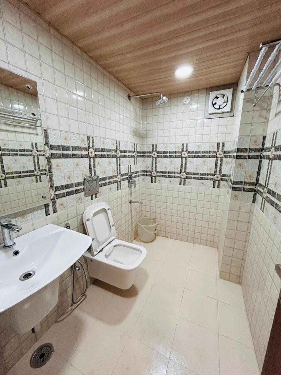 Yog Maya Regency B&B Shimla Eksteriør billede
