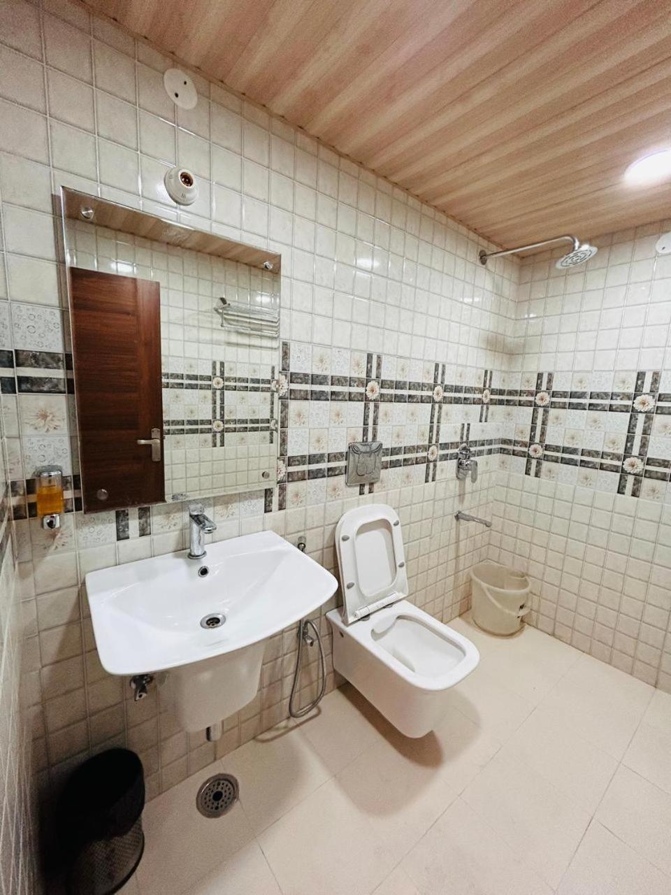 Yog Maya Regency B&B Shimla Eksteriør billede