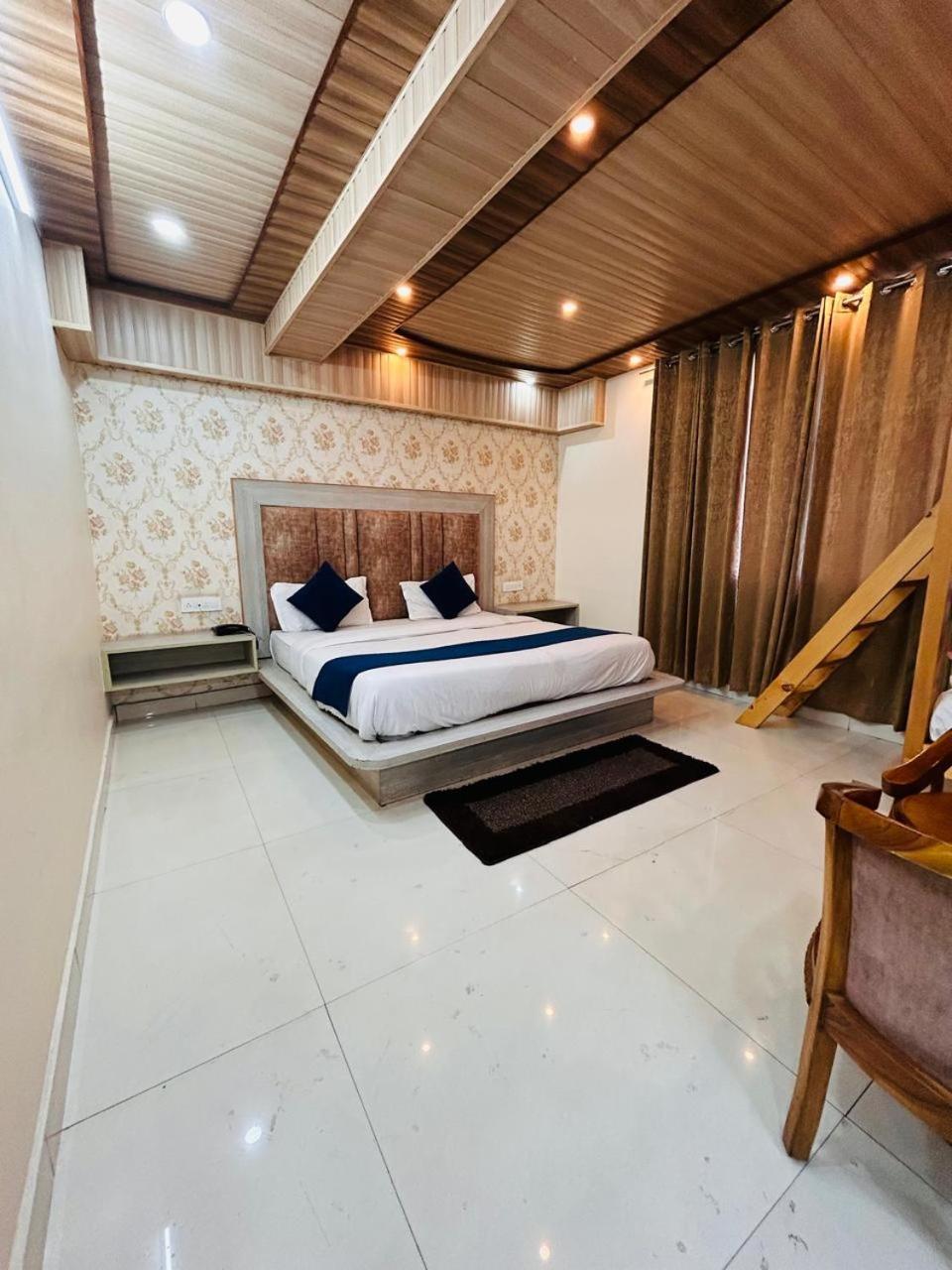 Yog Maya Regency B&B Shimla Eksteriør billede