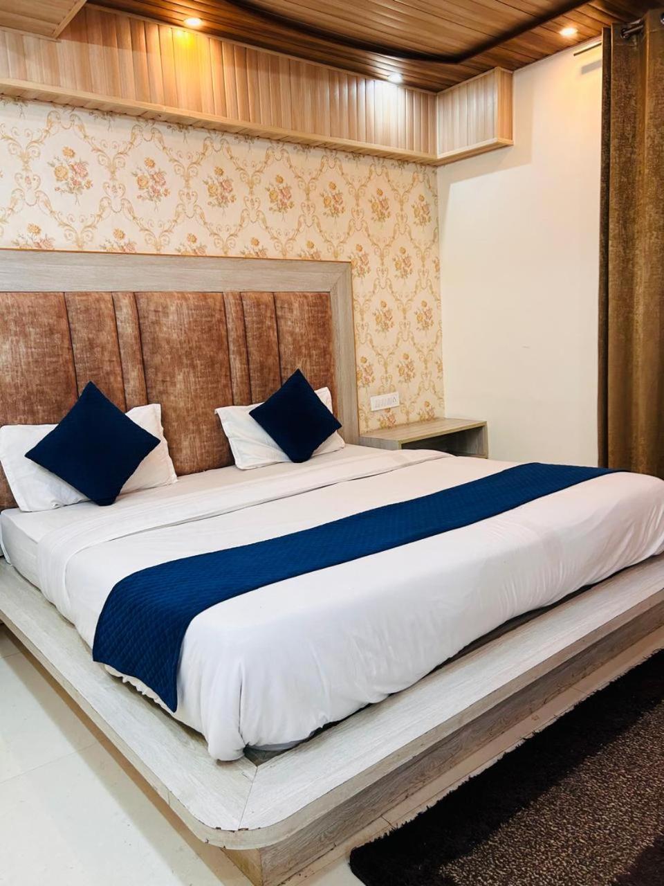 Yog Maya Regency B&B Shimla Eksteriør billede
